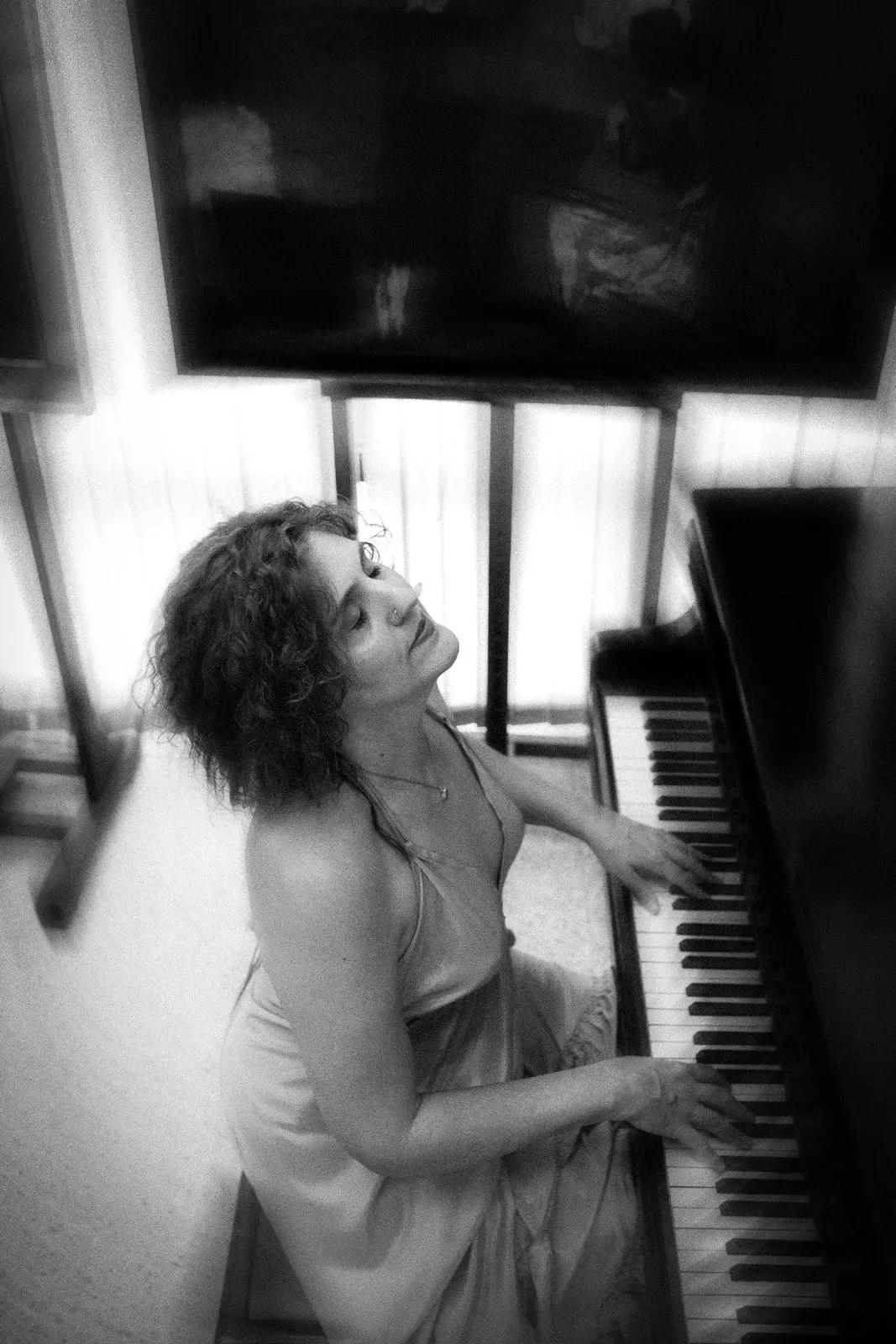 Adriana Sargenti: Argentina Tango and Litoral( Coast) Songs