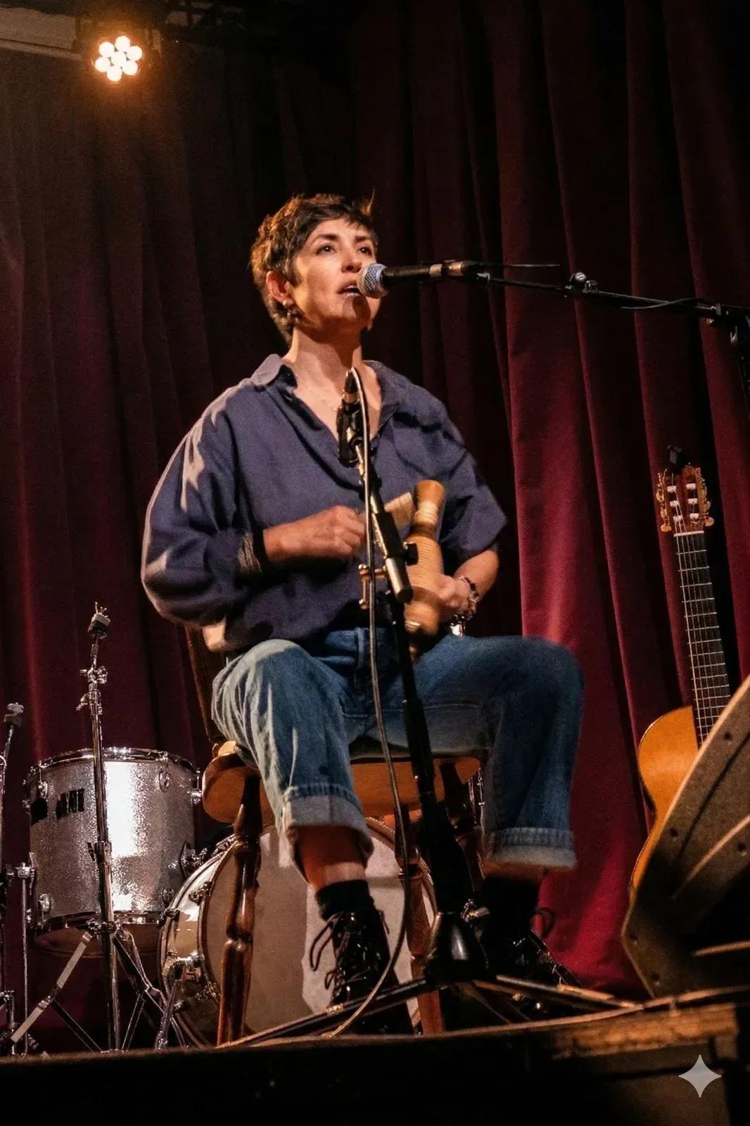Ana Vaga Cantautor Mexico, Guitar: Luca Isolani