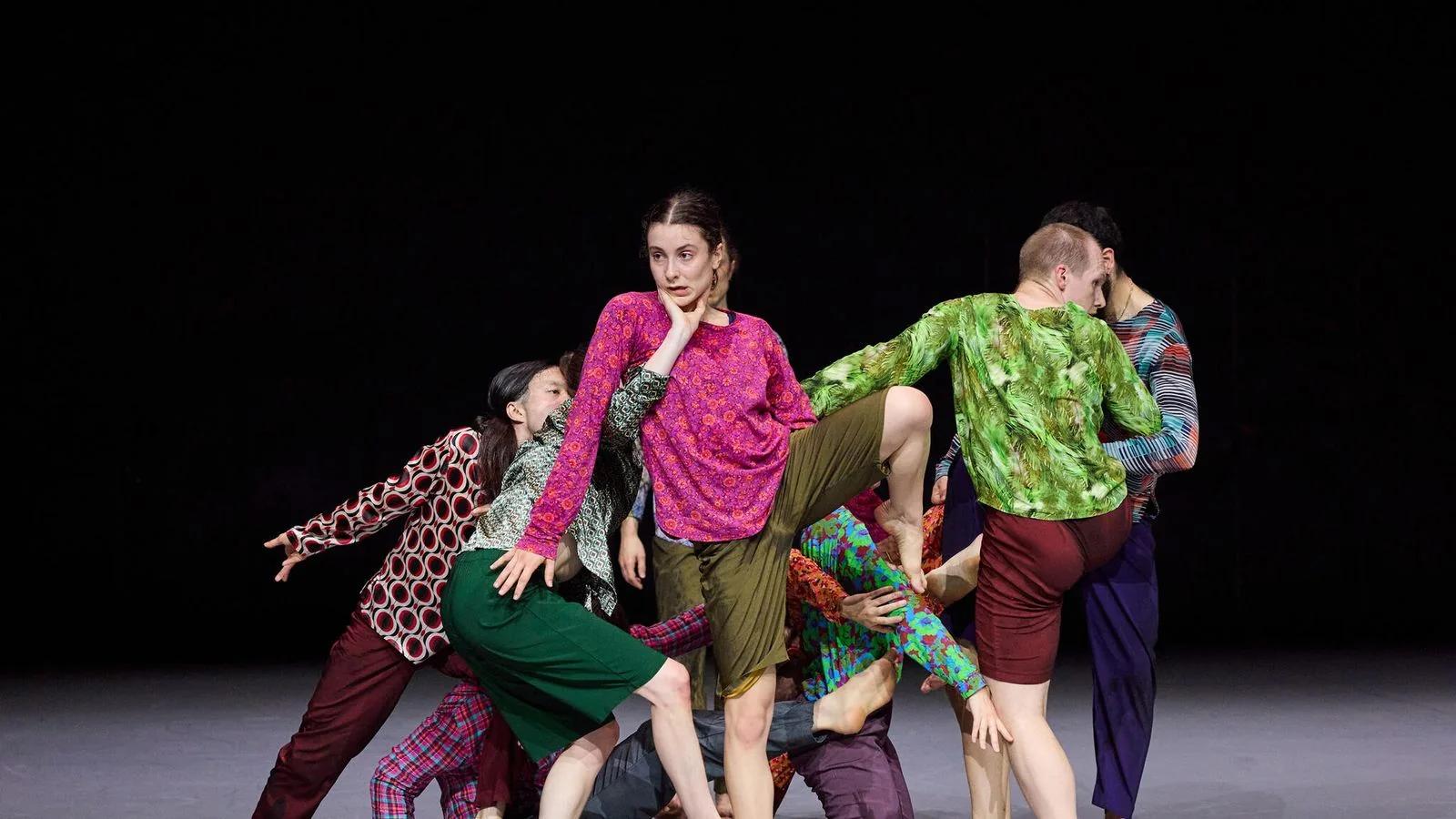 Undertainment + Playing with Sergei, Martha and the others • William Forsythe Thomas Hauert
