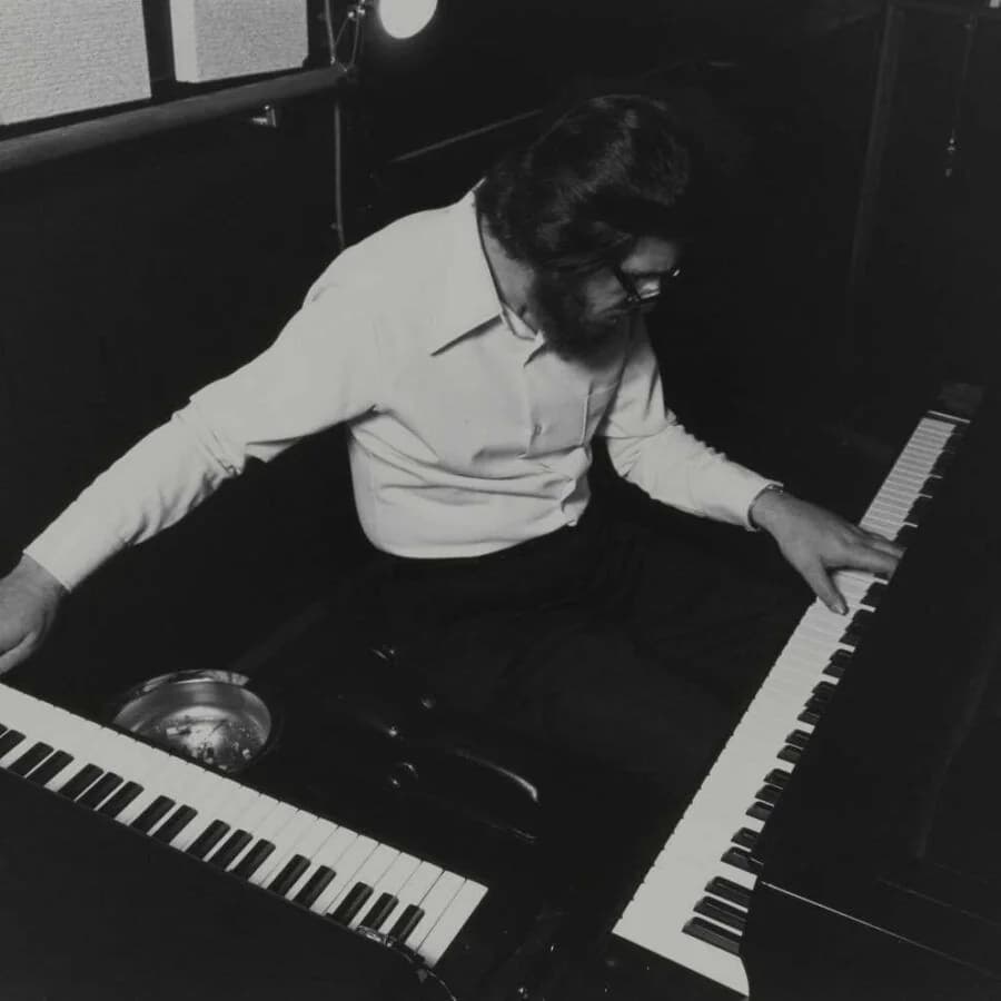 Nostalgia In Grand-Place : Joachim Caffonnette Plays Bill Evans