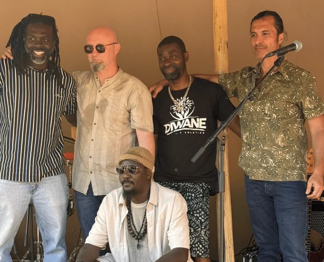 PEE DIAMOND & DIWANE BAND