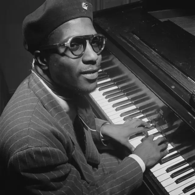 Nostalgia In Grand-Place : Matthieu Van plays Thelonious Monk
